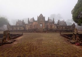งานประเพณีท่องเที่ยวประสาทเมืองต่ำ